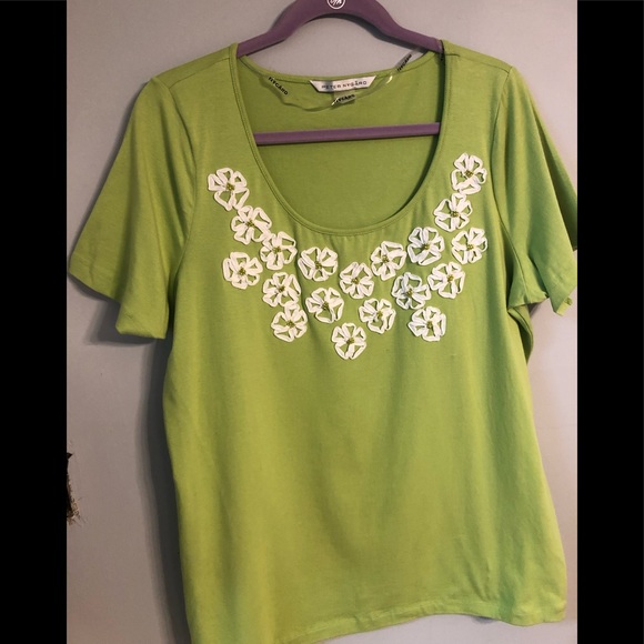 Top Ribbon and Bead Detail - Picture 1 of 4